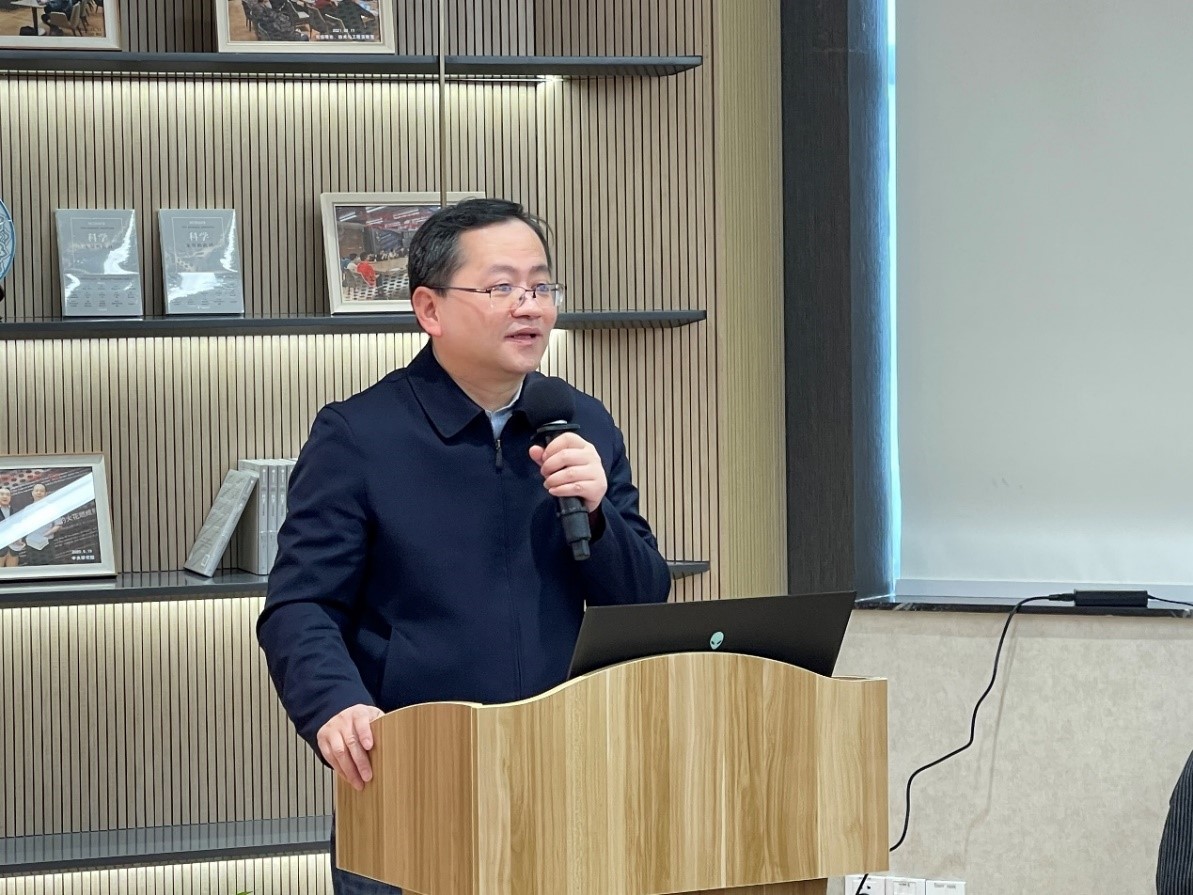 图片2-萝莉社
副校长 朱新远.jpg