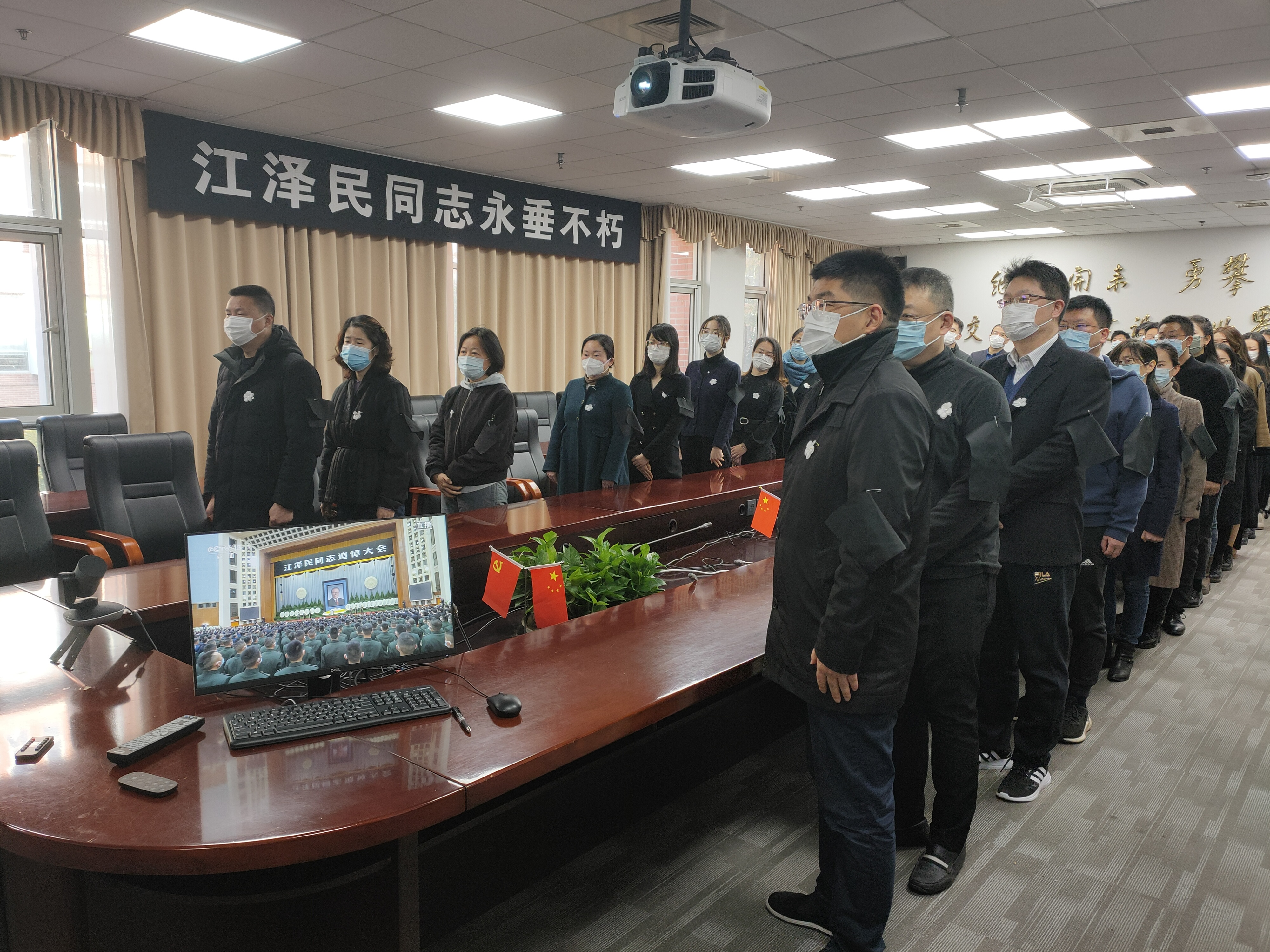 萝莉社
1.jpg