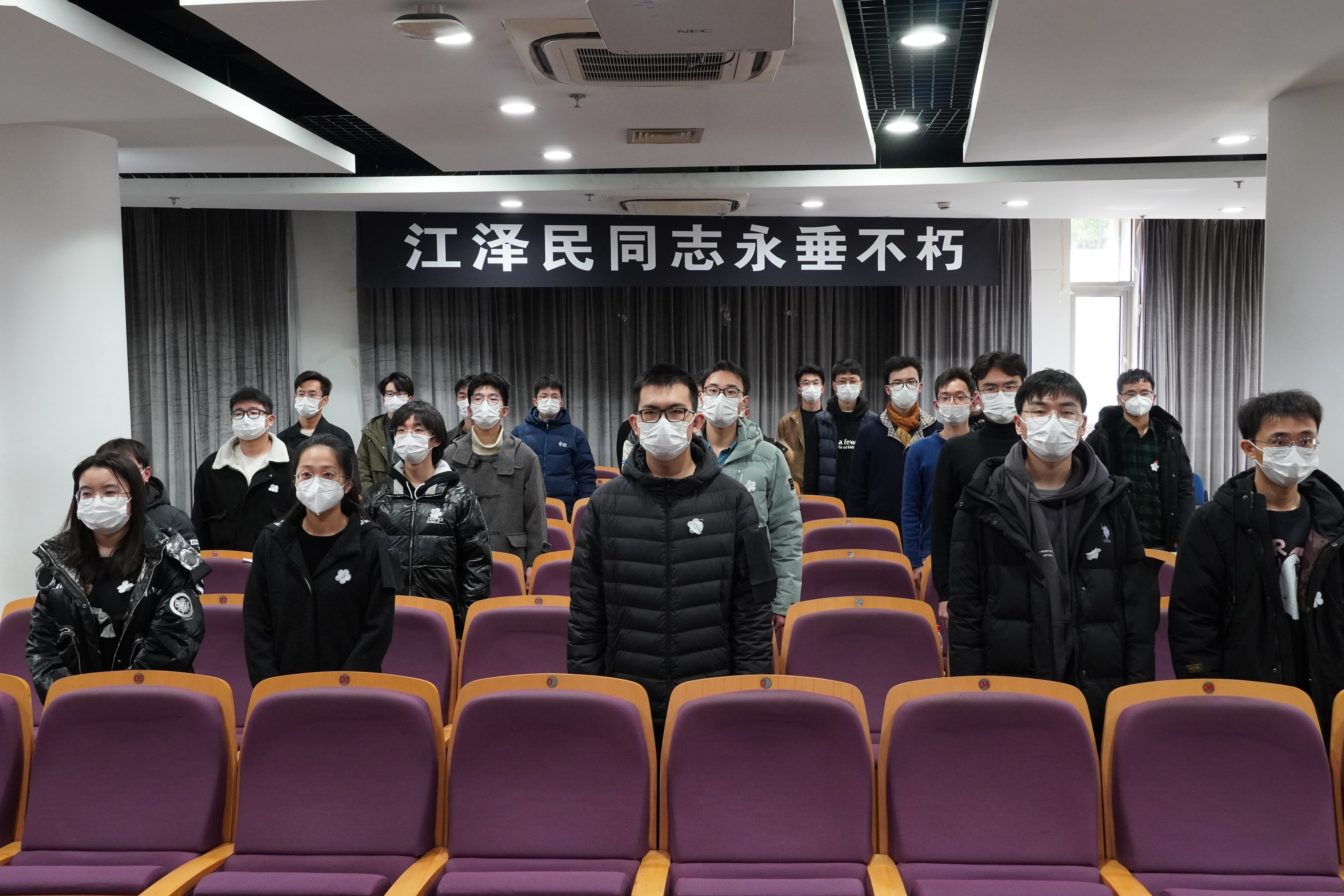 萝莉社
2.JPG